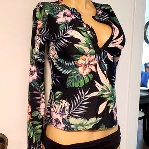 Long sleeve swim top